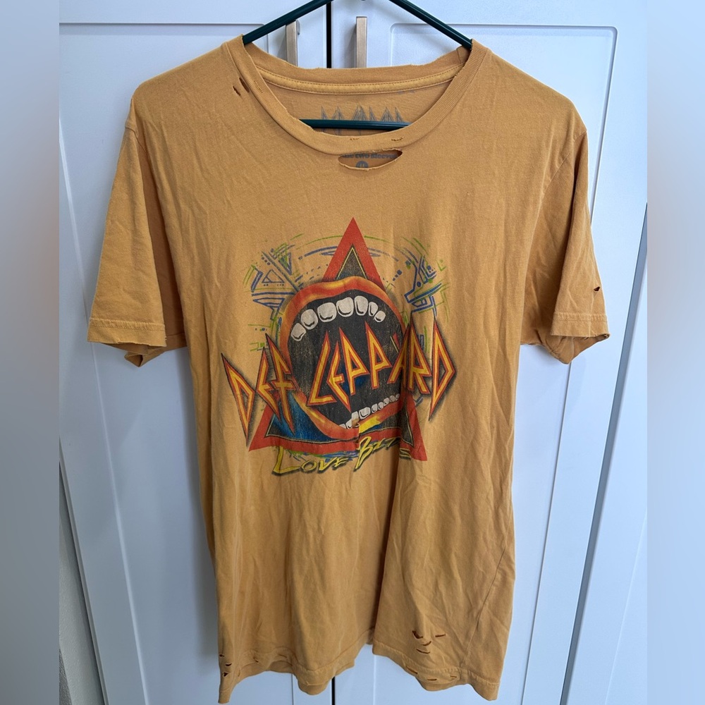 Women’s Def Leppard Distressed T-Shirt